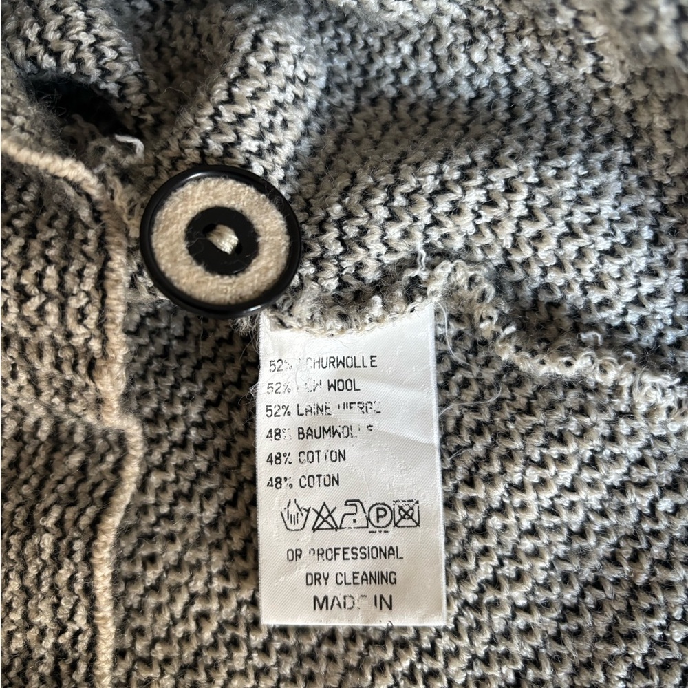 Stylish Gray Button-Up Utility Jacket - image 5